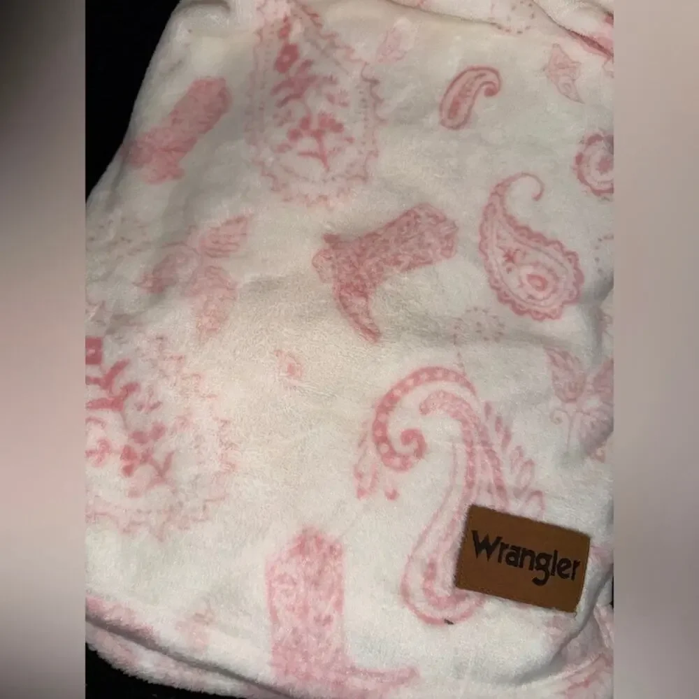 NEW Wrangler TWIN Ultra Plush Light Pink & White Paisley Cowboy Boots SUPER SOFT